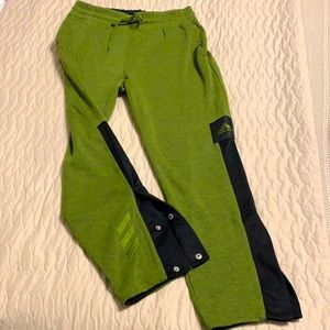 Adidas basketball club Capri sweatpants in Olive Green with black trim size L